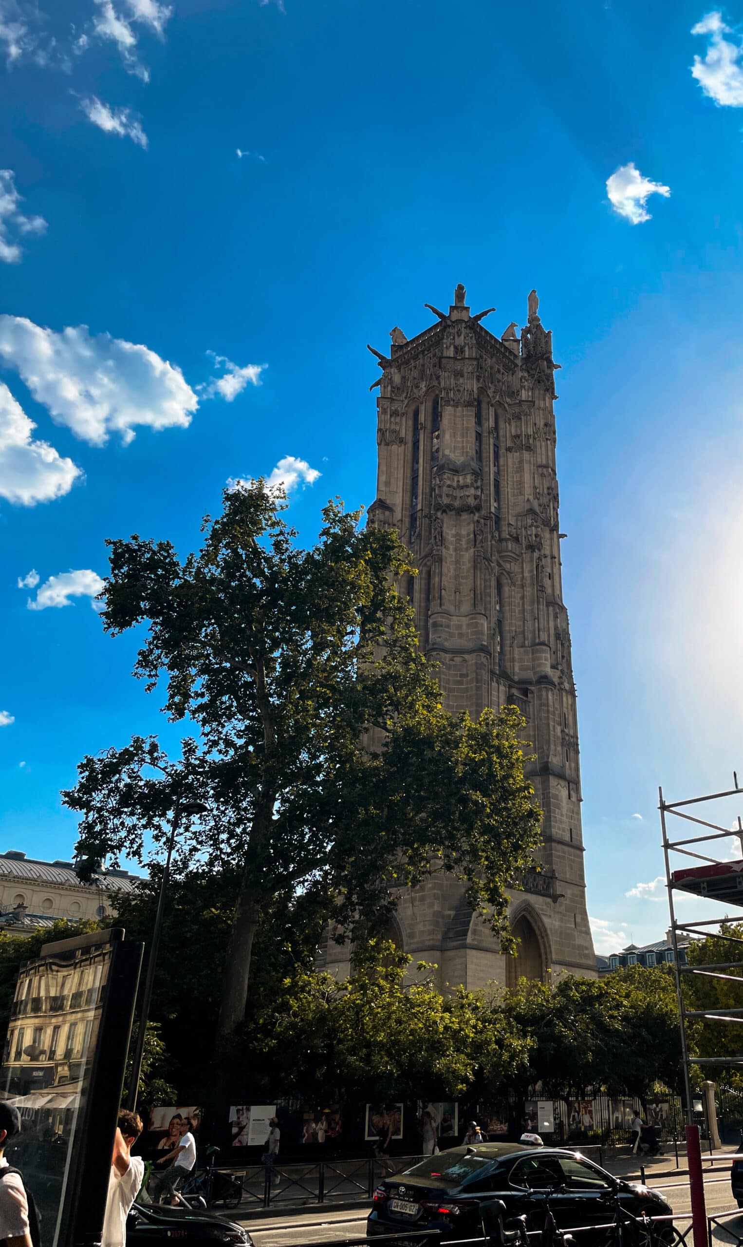 Tour Saint-Jacques et centre historique de Paris