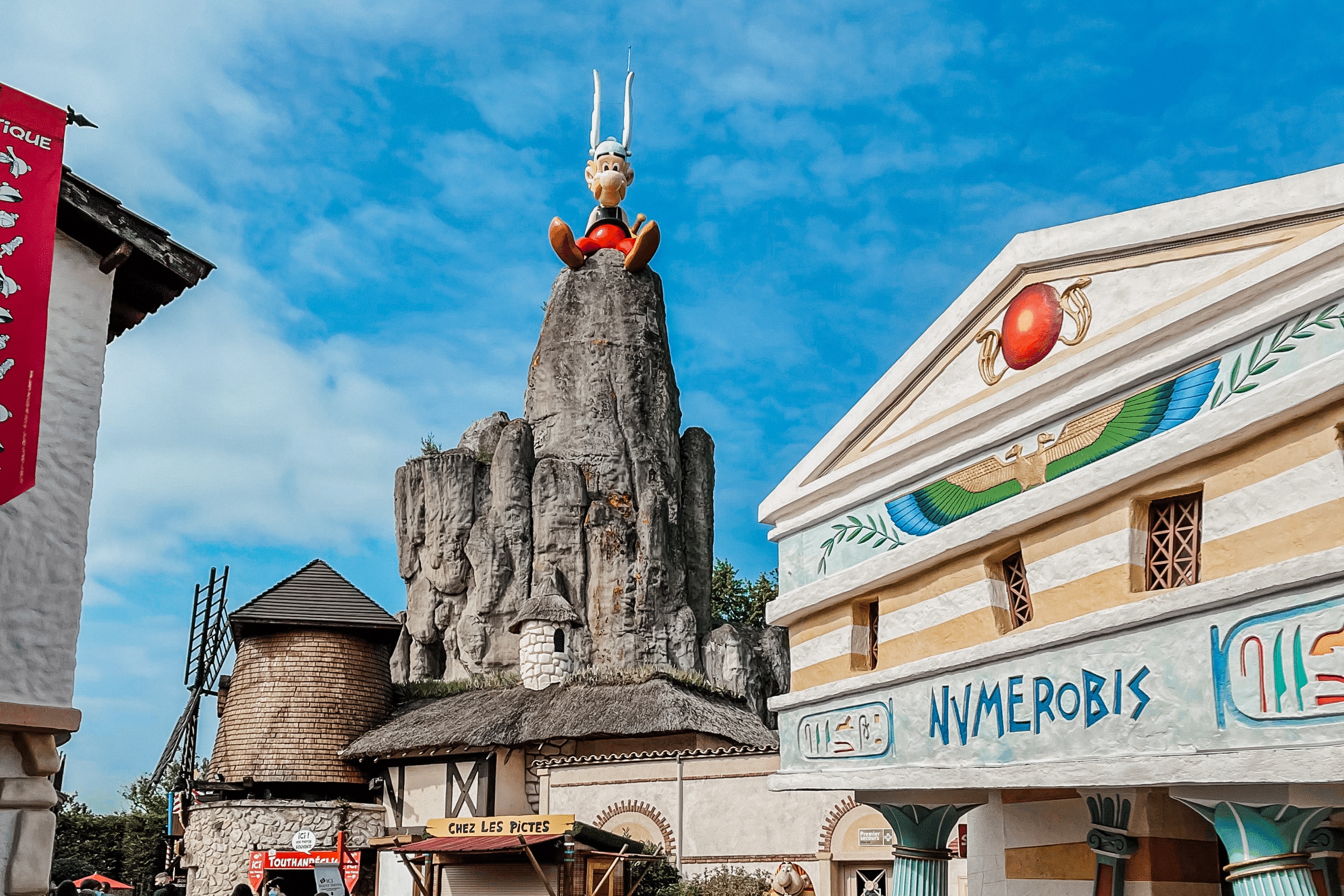Attractions et décors du Parc Astérix près de Paris